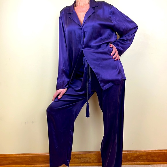 Victoria's Secret Other - Victoria Secret 100% Silk Pajamas Small Rare Find
